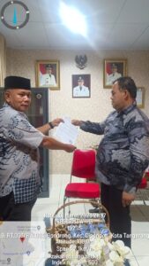 Dianggap Tidak Berguna, Masyarakat Desak Camat Cipondoh dan Lurah Gondrong Mundur