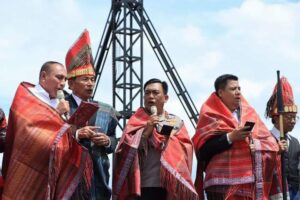 Bupati Samosir Hadiri Puncak Acara Pesta Syukuran Pomparan Parna Indonesia