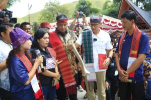 Menteri Pariwisata dan Ekonomi Kreatif RI Meninjau Desa Wisata Hariarapohan, Samosir