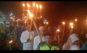Ratusan Warga Desa Patemon Sangat Antusias Menggelar Pawai Obor Dalam Rangka Menyambut Tahun Baru Islam dan Selamatan Desa