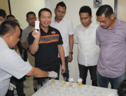 Cegah Penyalahgunaan Narkoba, 95 Anggota Satres Narkoba Polres Jakbar Dilakukan Pengecekan Urine Dadakan