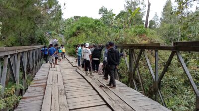 Seorang Pelajar SMA N 1 Ronggurnihuta Jatuh Dari Motor, Diduga Terbawa Arus Sungai Siponot