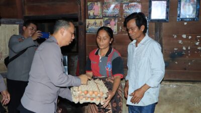 Kapolres Samosir Mengadakan Bhakti Sosial di Rumah Duka Korban Rahel Malau