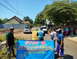 Aksi Blokade Jalan, Truk Tronton Dihadang Emak – Emak Pakai Sapu Lidi Didampingi oleh KPK Nusantara