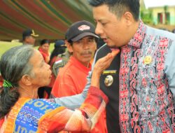 Kehadiran Bupati Samosir Disambut Baik Masyarakat Desa Sideak, Palipi
