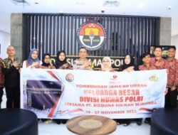 KADIVHUMAS POLRI BERANGKATKAN 15 ORANG IBADAH UMROH DALAM RANGKA HARI JADI KE-72 HUMAS POLRI