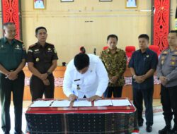 Bupati Samosir, KPU dan Bawaslu Tandatangani Naskah Perjanjian Hibah Daerah
