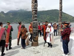 Patung Sitolu Harajaon dan Totem Komoro Diresmikan Secara Adat