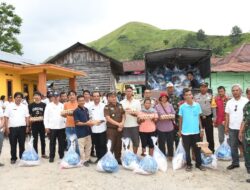 Pemkab Samosir Salurkan Bantuan Kepada Korban Banjir Kenegerian Sihotang