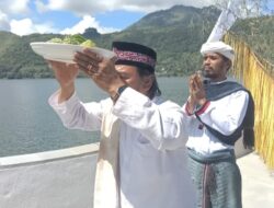 Dalam Rangka Gelar Aquabike Championship 2023, Pemkab Samosir Gelar Ritual Budaya ‘Mangelek Tao’