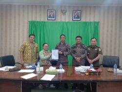 Untuk Menagih Tunggakan Pajak Daerah Pemkab Samosir Serahkan SKK Kepada Kejari Samosir