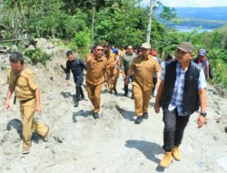 Bupati Samosir bersama Komisi B DPRD Provsu Tinjau Lokasi Yang Terdampak Banjir Sihotang