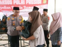 Pembagian Ratusan Paket Sembako ke warga dan Pondok Pesantren di Kecamatan Neglasari