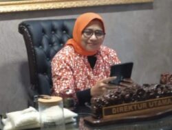 Siti Fatimah SH Ketum Waktu Indonesia Bergerak (WIB) Tentang OJK