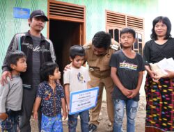 Orangtua Anak SD Yang Derita Kanker Mata Sampai Berlinang Air Mata Saat Bupati Samosir Bantu Pengobatan