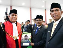 Ketua Pengadilan Negeri Balige Resmi Lantik 25 Anggota DPRD Kabupaten Samosir Periode 2024-2029