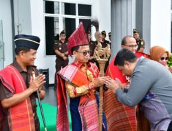 Vandiko T Gultom Sambut Kehadiran Ketua Komisi Kejaksaan RI di Samosir