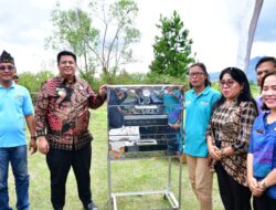 Tingkatkan Perekonomian Masyarakat Melalui UMKM, Bupati Samosir Serahkan Bantuan