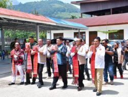 Rayakan HUT Ke-17 Partai Gerinda, Bupati Samosir Bersama DPC Gerindra Berikan Makanan Bergizi