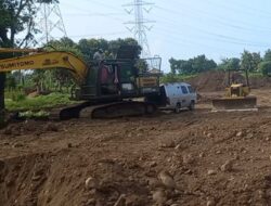 Kerusakan Jalan Kotaanyar Tak Kunjung Diperbaiki, Tambang Baru Justru Dibuka