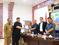DPRD Samosir Serahkan Rekomendasi LKPJ 2024 Kepada Bupati