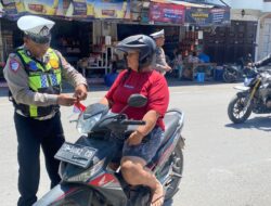 Satlantas Polres Samosir Hadirkan Semangat Kemerdekaan RI ke-80 kepada Pengendara