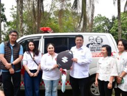 Keluarga Sabam Sirait Serahkan Satu Unit Mobil Ambulance Kepada Pemkab Samosir