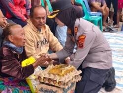 Kapolres Samosir Gelar Bakti Sosial untuk Korban Kebakaran 8 Unit Rumah di Desa Simarmata