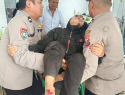Aksi Cepat Personel Propam Polres Samosir bantu korban kecelakaan di Jalan Tolping, Simanindo