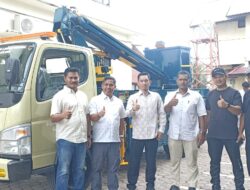 Tarmizi Menyerahkan Satu Unit Mobil Crane Skylift