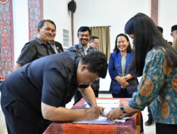 Bupati Samosir dan DPRD Sahkan APBD Tahun 2026 Sebesar Rp. 777 Miliar Lebih