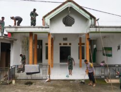 Sinergitas Satgas TMMD dan Warga Kerja Bakti Bersihkan Masjid Darul Muna Jelang Ramadhan
