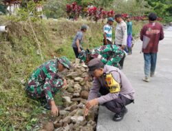Pemasangan Beram Jalan Terus Dikebut Satgas TMMD Ke 127 Kodim 0808/Blitar Bersama Warga