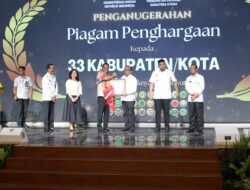 Wabup Samosir Terima Piagam Penghargaan dari Menteri Hukum RI